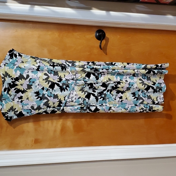 Axcess Summer Floral Dress - Picture 2 of 3